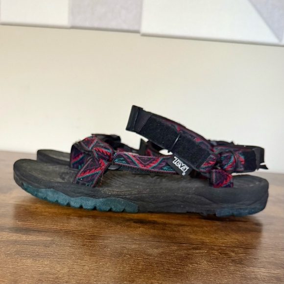 Teva Terradactyl Men’s Size 12 Outdoor Sport Sandals – Purple/Red/Teal Pattern - Picture 2 of 8
